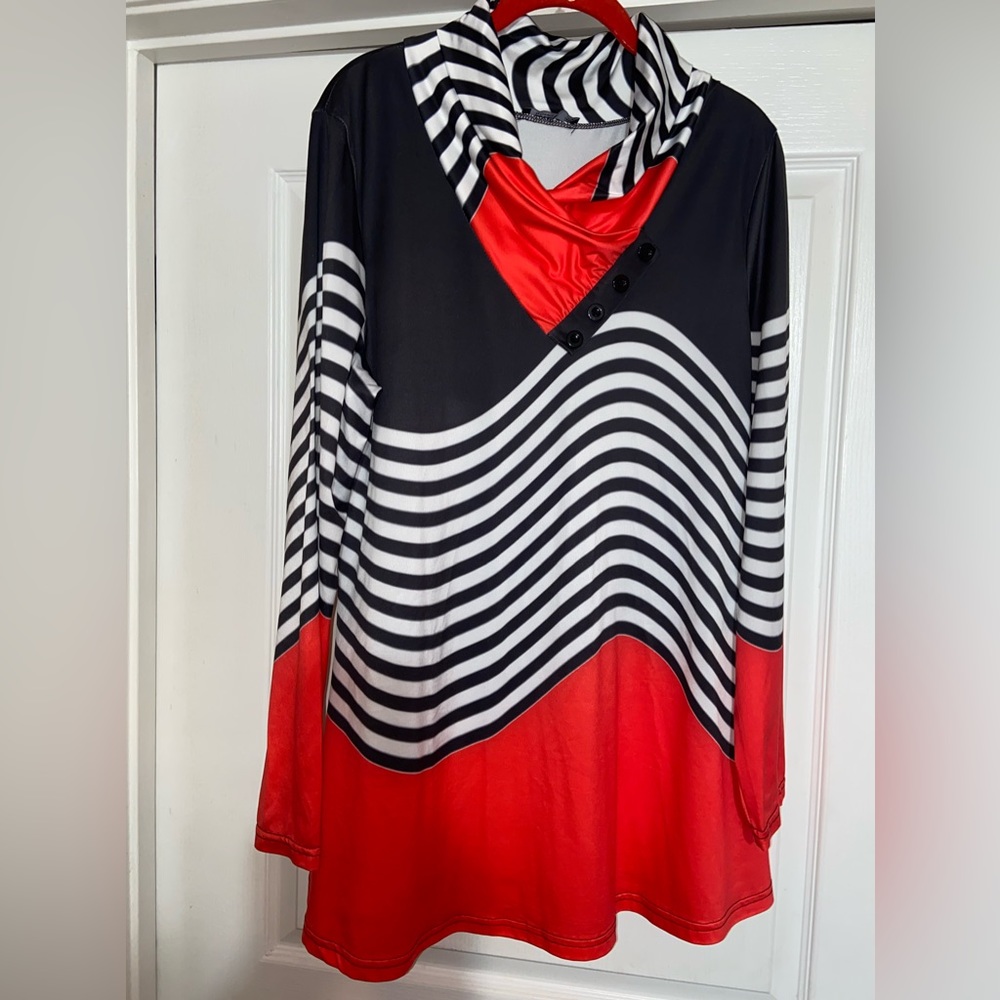 NWT beautiful vibrant colors, woman’s tunic in sz large. Brand new, no damages.